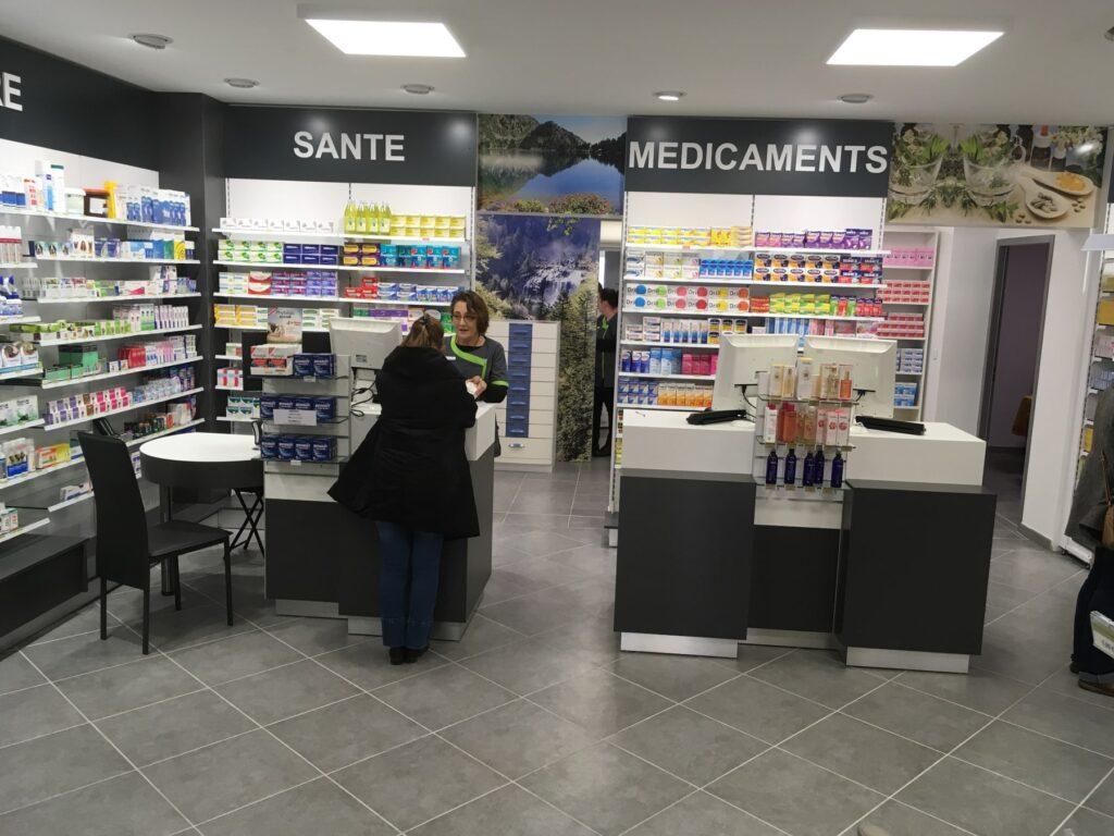 Photo 1 de réalisation d'agencement intérieur en bois pour Pharmacie - PL Agencement